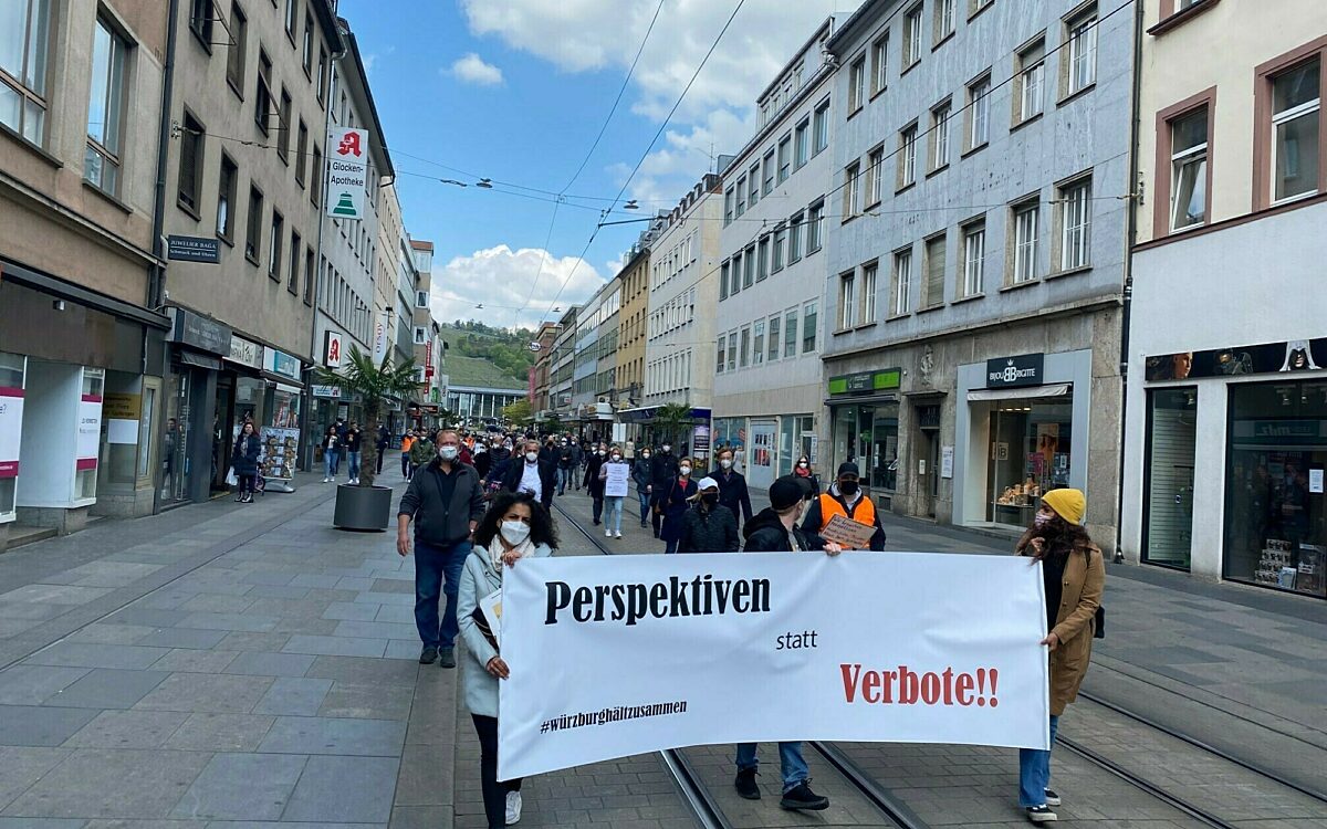 demo selbsttaendiger plakat perspektiven statt verbote demo selbsttaendiger plakat perspektiven statt verbote